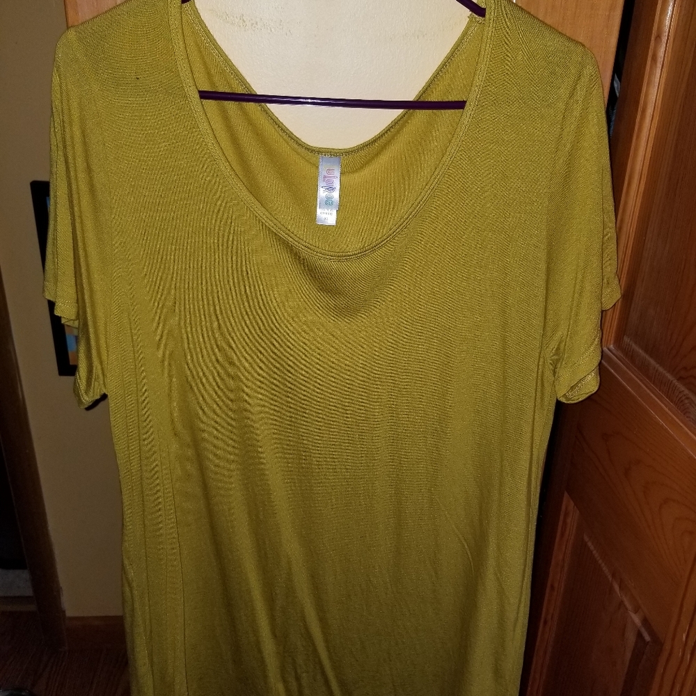 Lularoe Classic T shirt
